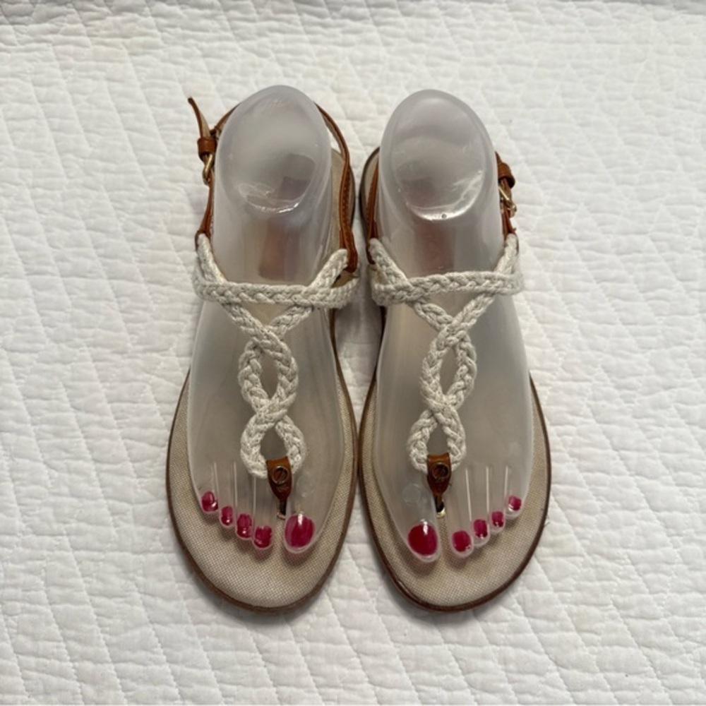 Nautica Cream and Tan Sandals with Chic Thong Style